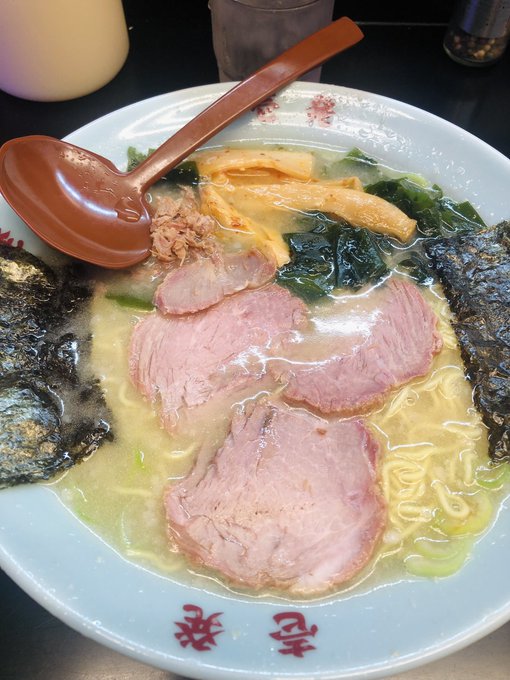 9時までになったので久しぶりにラーメン。五臓六腑に染み渡る。 