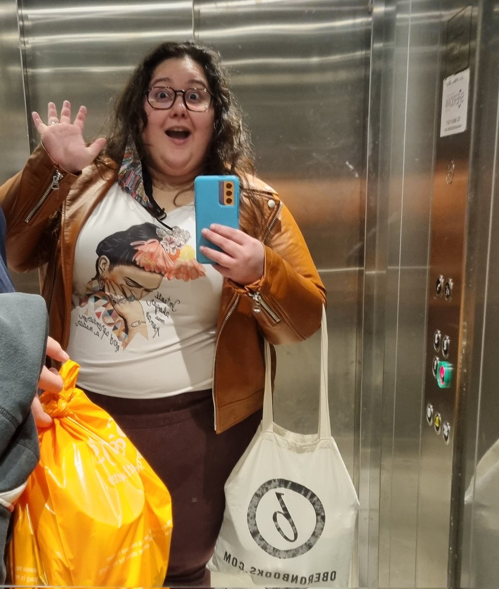 AshleyRoseKap's tweet photo. Ended last week on a high - #BlueRunningAudiobook, #bloglaunch, & #virtualwatchparty.
My exhaustion will be piloting my Monday, but my smile is wide. #MondayMotivation
#plussizecreator #stared #coffeeivanyone https://t.co/rUE26VxyNY