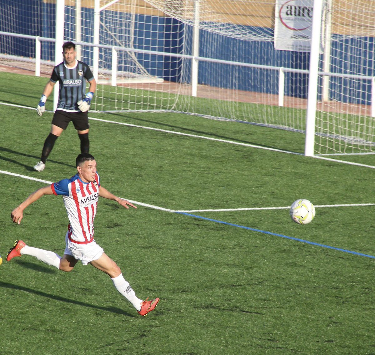 cdjavea's tweet photo. Nuestro primer equipo inicia la semana Líder 🥇 tras los resultados obtenidos el fin de semana. 

También dar la enhorabuena a los equipos de fútbol 11 que han iniciado esta semana sus respectivas ligas 👏🏻

#felizsemana #lunes #cdjávea #fútbol #escuela #entrenamientos https://t.co/N0rMbnvv5Q