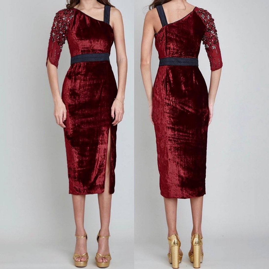 RichRadLondon's tweet photo. Autumn means the return of the Osterley Hand Beaded Midi Dress in Mulberry. Sumptuous velvet with Black satin trim and beautiful hand beaded Georgette sleeve🖤
https://t.co/qmYkmeP4CY
Photography #timkent.
#fashion #nondisposablefashion #constantstyle #richardsradcliffe https://t.co/AoMqweQk9P