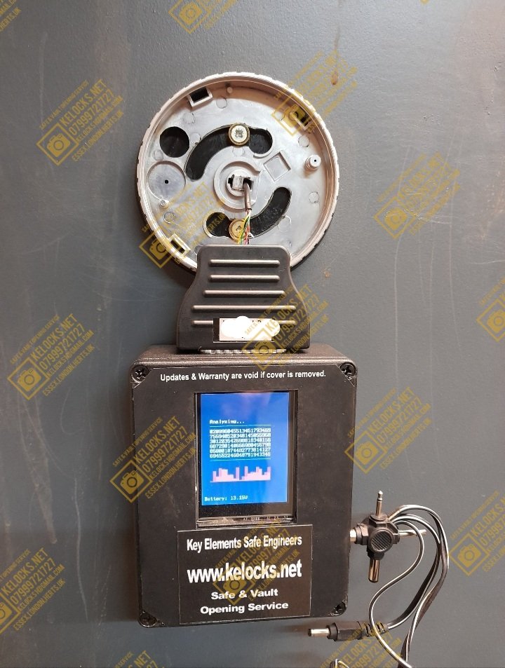 kelocks's tweet photo. Another safe with lost codes defeated with the Gizmo,It dosnt open everything but did on this occasion #safelockopening #lostcombibation #safeopeningservice #safeengineer #lockedsafe #lockedvault #lockedstrongroom https://t.co/M9GogKB8PY