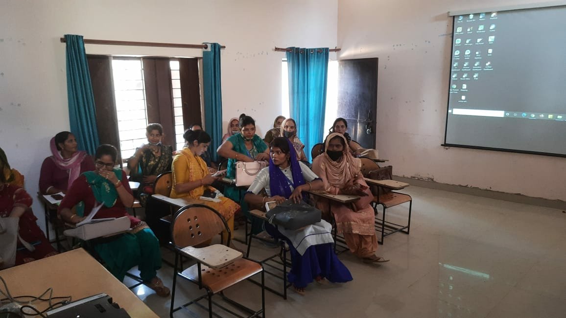 <a href="/pvvnlbaghpat/">PVVNL BAGHPAT</a> के अंतर्गत अधीक्षण अभियंता एवं डीसी एनआरएलएम की उपस्थिति में सहायक अभियंता आईटी के द्वारा बिजली सखी(स्वयं सहायता समूह)के सदस्यों को विद्युत बिल जमा करने का प्रशिक्षण दिया गया <a href="/MdPvvnl/">MD Pvvnl</a> <a href="/UppclChairman/">CMD UPPCL</a>