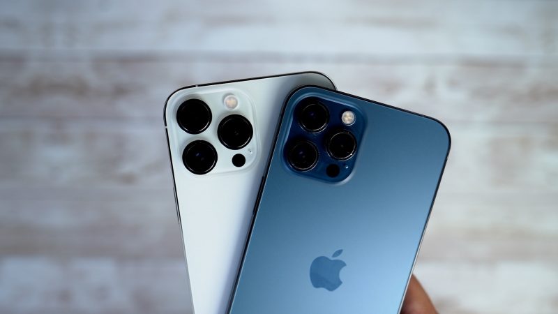 MacRumors's tweet photo. iPhone 13 Pro Costs Around $20 More to Build Compared to the iPhone 12 Pro, Despite Being the Same Price for the Customer https://t.co/nn3d7DoD0J by @samifathi https://t.co/S5HvjXmUqf
