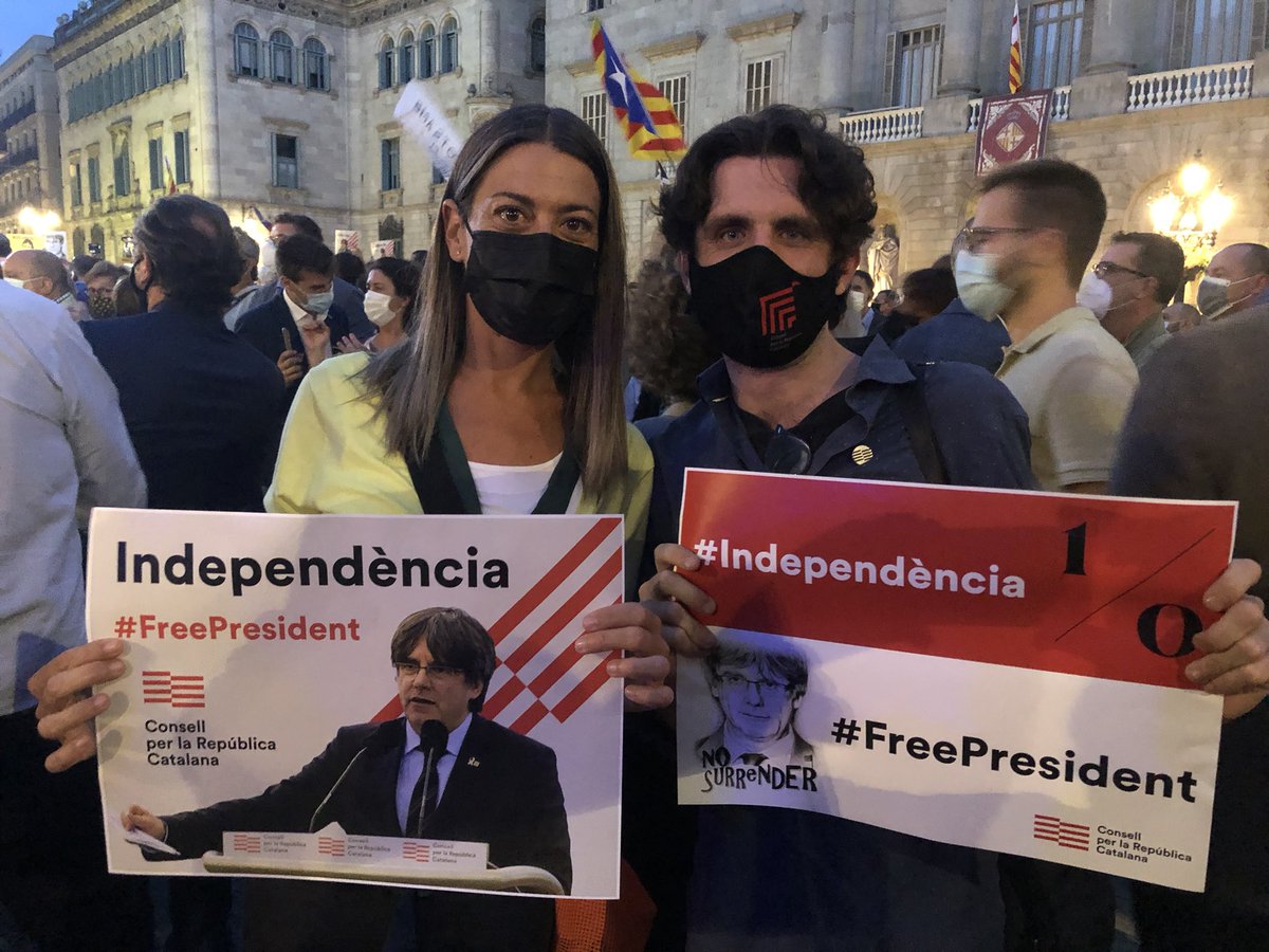 Bsecap's tweet photo. Tot el meu suport al MH President @KRLS ! Avui tornarà a demostrar que España el vol a la presó per les seves idees i no pas perquè hagi comès cap delicte #FreePuigdemont #FreePresident #Independència https://t.co/tZnSiGISBX