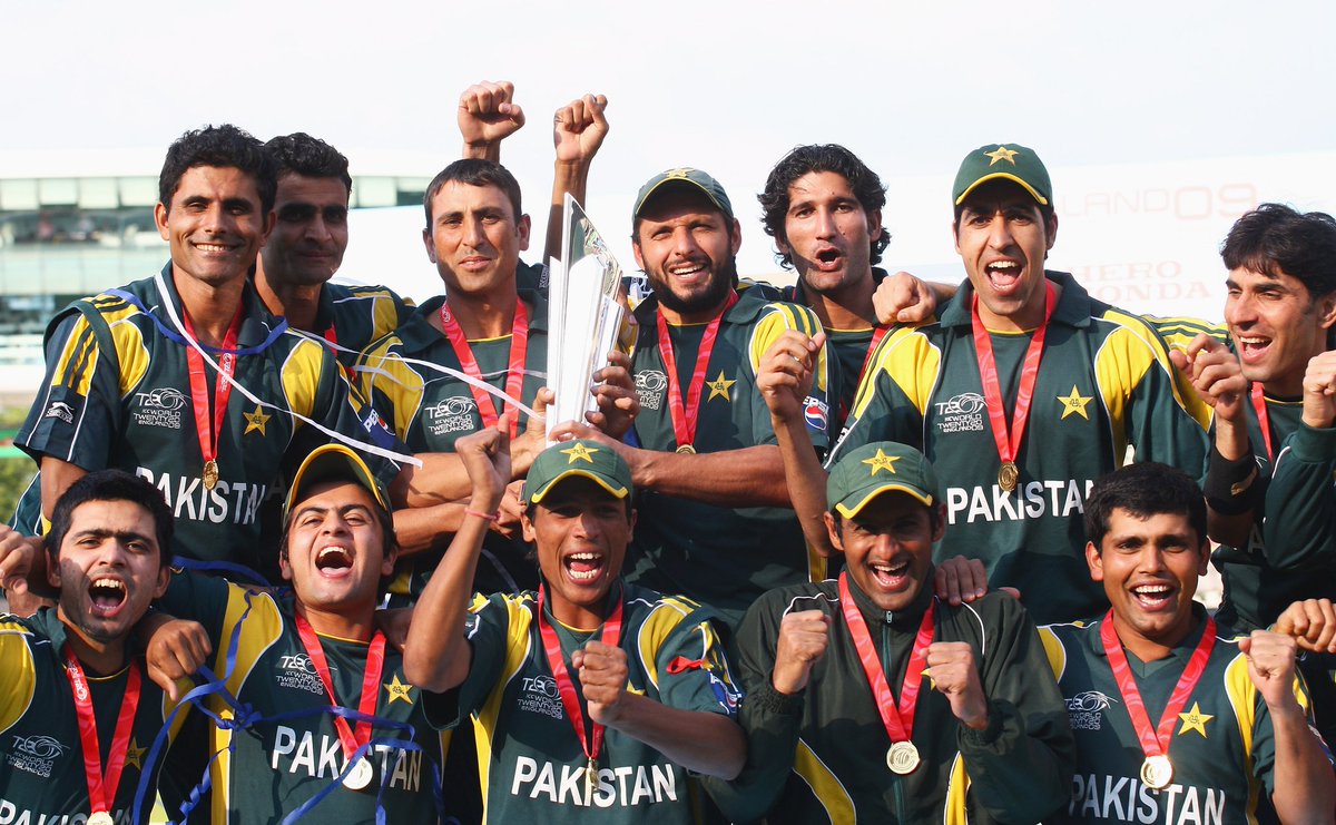 AishAfridian's tweet photo. @SAfridiOfficial آپکو کیا لکھوں
"لالا" لکھوں
"بوم بوم" لکھوں
"غمگسار" لکھوں
یا "اچھا انسان" لکھوں

❤کہتا ہےکہ
                              
دنیا کے تمام خوبصورت
الفاظ کو یکجا کر کے
ایک پیاری سی بات لکھوں

آپکو "پاکستان کی آن"
"کرکٹ کی شان"
اور
"آفریدینز کی جان"لکھوں
#4thOct
@SAfridiOfficial https://t.co/xiH5g0y5pk