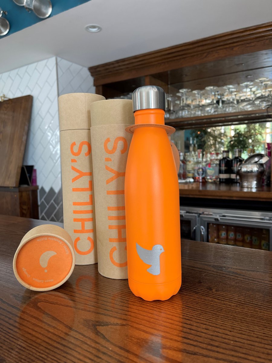 LegalPenny's tweet photo. The Autumn chill is in the air 🍂

Team Legal are giving away a box of @Moneypenny Autumn merch to keep you warm &amp; toasty! Scarf, socks &amp; we will throw in a  
@Chillysbottles 

All you have to do is post a pic  wearing any @Moneypenny merch. Winner picked Friday 29 Oct go -👇 https://t.co/Eu6hqoZdBo