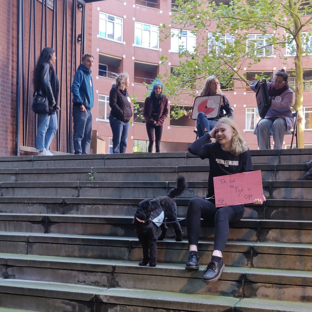 Bij het Ministerie van VWS om op te komen voor goede zorg binnen de GGZ. Een klein groepje, dappere mensen die al jaren in het systeem dwalen voor de juste hulp.

#lijmdezorg <a href="/lijmdezorg/">Lijm de Zorg</a>