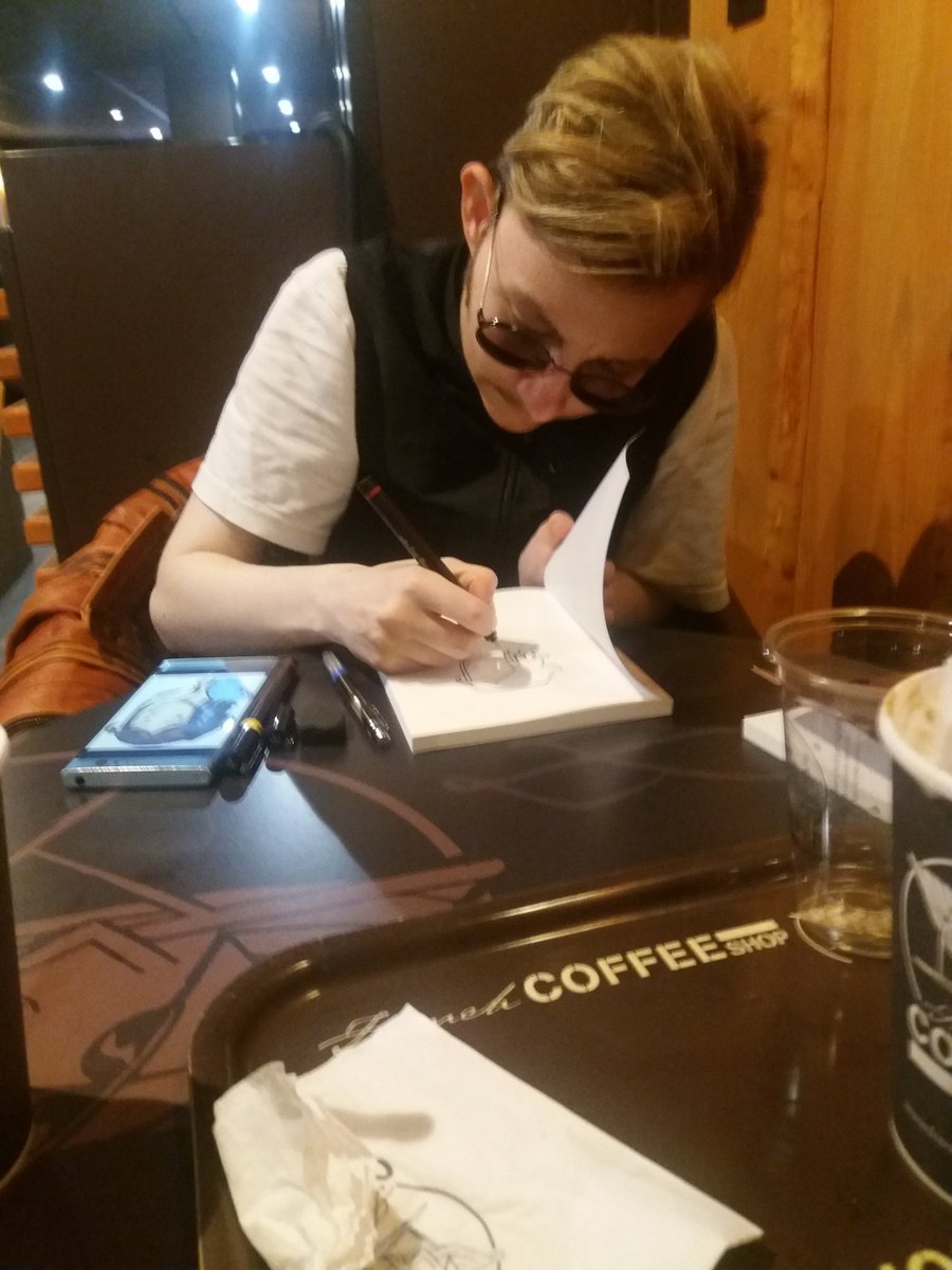 Captain_Antheus's tweet photo. Pris en flagrant délit de dédicaçage pendant ma pause thé !
Le livre que je dédicace est trouvable ici en format papier et e-book 👉 https://t.co/GohkDF3pN5
#authorsoftwitter #authorlife #authors #BookTwitter #imthisdude #signingbook #MYbook #withaRotring #feel_like_a_dream https://t.co/8OCFHPk7qG