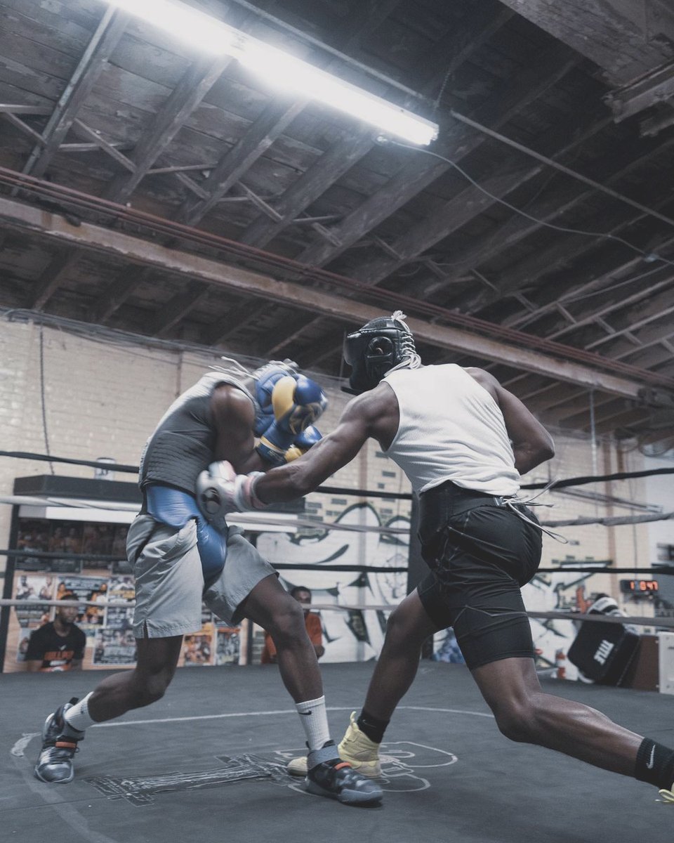 BOXRAW's tweet photo. Hunting season, @JaronEnnis preps for an Oct 30th return. Philly boxing's latest star, 'Boots' hits Las Vegas next on his welterweight world title charge #boxraw #EnnisDulorme https://t.co/v2eqUmOPfG
