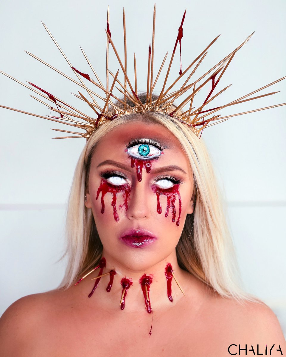 ChaliyaChaliya's tweet photo. S P I K E D 🩸 ⁣
⁣
Tag someone who needs Halloween Inspo! ⁣
⁣
#31DaysOfHalloween #sfxmakeup #halloweenmakeup https://t.co/B81f6PA6Lo