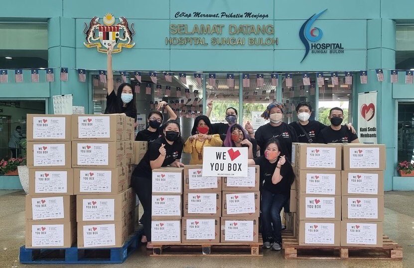 hitzdotmy's tweet photo. Malaysians, Brands and NGOs unite to send over 1 tonne of love to 1,200 Hospital Sungai Buloh healthcare heroes in collaboration with Astro Radio #KamiCare &amp; more!

Visit https://t.co/59rvqq4ecB to encourage and give strength to our medical frontliners!

#astroradio #weloveyoubox https://t.co/XDacPhFpQ2