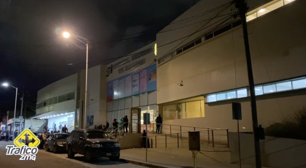Trafico_ZMG's tweet photo. Una joven pareja que en días pasados tuvieron a su bebé, no cuentan con la solvencia necesaria para pagar la cuenta del hospital, autoridades del nosocomio amenanzan con entregar al recién nacido al DIF si no cubren con los gastos. https://t.co/KnjCPdMffZ