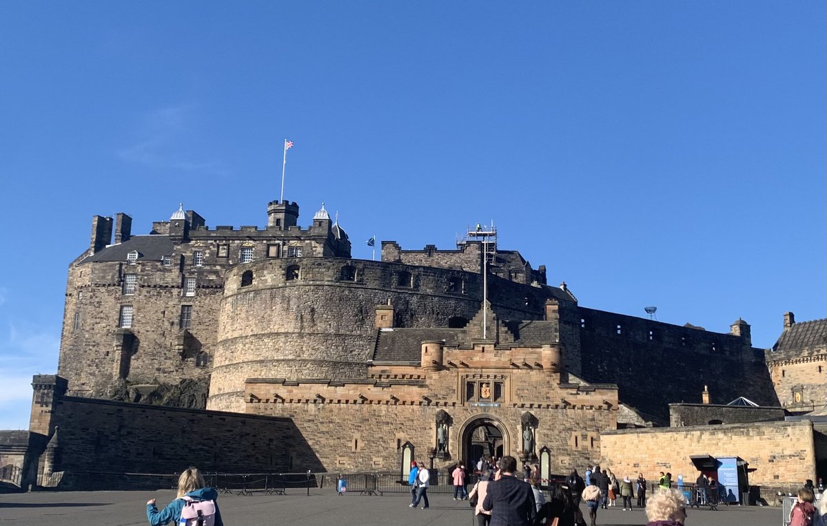 One of the great things about military service is when someone organises a meeting in somewhere like Edinburgh Castle you accept it as relatively normal and simply ask them to send the diary marker. Pretty awesome in today’s autumn sunshine. @101_Log_Bde @GSM_Edinburgh