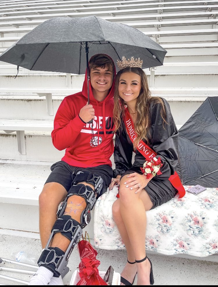 deuces_y_ld's tweet photo. Do you believe in fairytales? Go work for them, they happen the best of us. These two 😍counting the blessing🥰@alexgipson123 @MAC_Bulldogs https://t.co/Nj6wJtoa4B