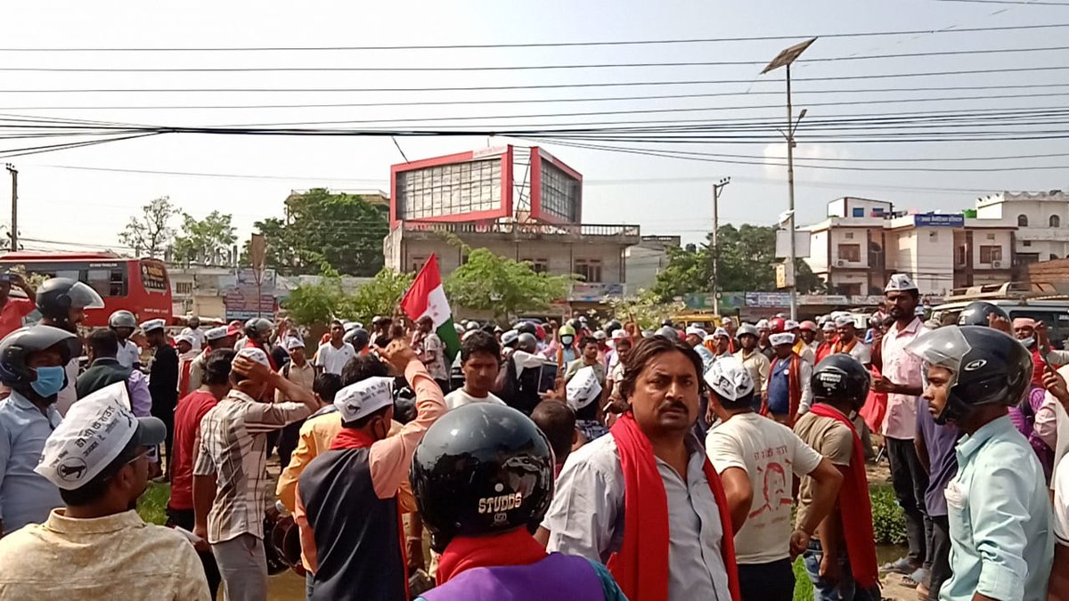 drckraut's tweet photo. साइकल चोर - सरकार छोड्। भ्रष्ट सरकार - राजीनामा दे! मधेशी जनता के भन्छ ? भ्रष्टचारीलाई जेल दे भन्छ । भ्रष्ट प्रदेश नं. २ लाई कारबाहीको माग गर्दै #जनमत पार्टी। जनकपुरधाम, २०७८ आश्विन १८ https://t.co/XOIeZFXjWl