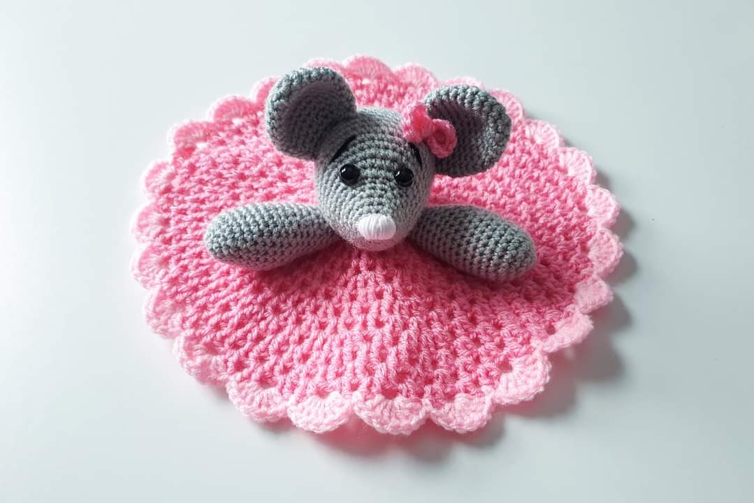 mamanaiis's tweet photo. Now it's arrived I can finally share my latest lovey for one of my online friends who has new baby due very soon!

I think the mouse is my new favourite pattern! https://t.co/2HCOsVBgbS