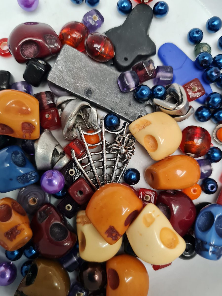 BeadsJar's tweet photo. Halloween is just around the corner and we are so so excited. Take a look at our Halloween bead mix and get creative.  Currently all items have a further 20% Off using the Coupon Code: Treat20
Valid 30th September until the 7th October https://t.co/Q7LBGxEaOY
