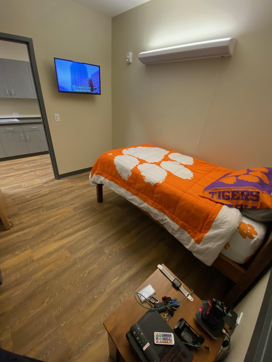 BeaufortSC_EMS's tweet photo. All moved in and working out of the new station.   Here are some more pics compliments of #bcscems Paramedic Sara Cathey.  #blufftontwpfire #blufftonsc #beaufortcountysc @BlufftonFire @bftcountysc https://t.co/iyOsftYHSl