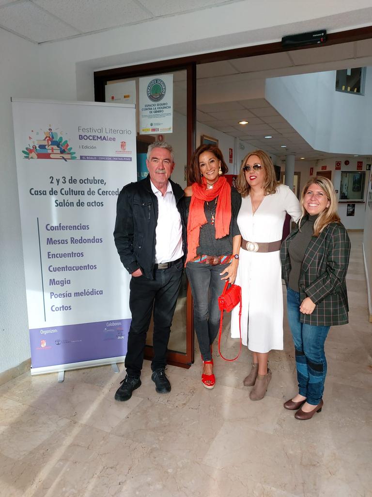 SandraAza7's tweet photo. El pasado sábado y gracias a @jimena_tierra tuve el privilegio de participar en el festival literario @BocemaLee junto a Manuel Avilés y @lujan_escritora hablando de "La España negra en la Historia". Todo un placer. Gracias a todos.💖 https://t.co/YFiCEJMdfa