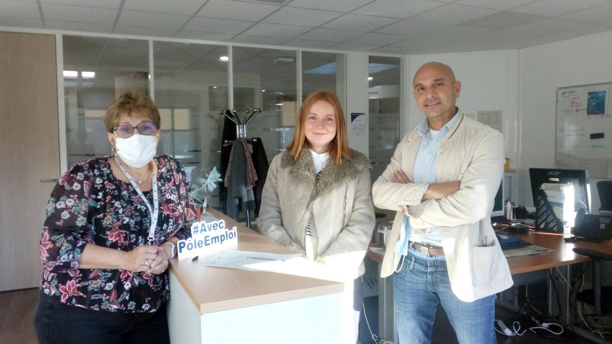 #1jeune1solution #TousMobilises #Firminy
Nouveau contrat CIE signé dans nos locaux entre Faustine et l’entreprise m’tadiet sur un poste de dietéticienne. Merci à Pascale notre conseillère !