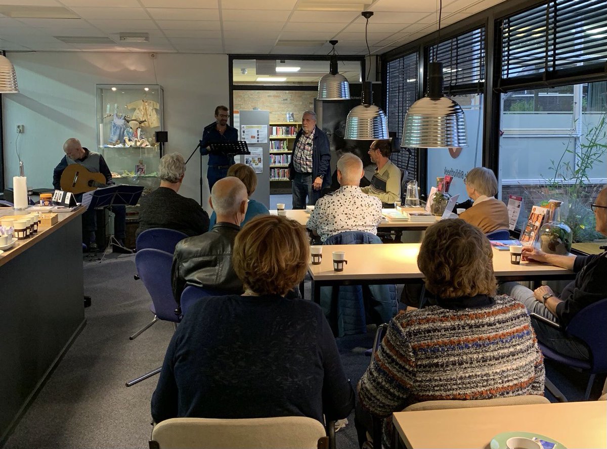 biebwestland's tweet photo. Literair De Lier met schrijvers en dichters olv @DeLiterair Jeroen den Harder was weer een gezellige bijeenkomst! 26 november ben je weer welkom. 
#WestlandOntmoet #ontmoeten https://t.co/Mi1HZxrkX0