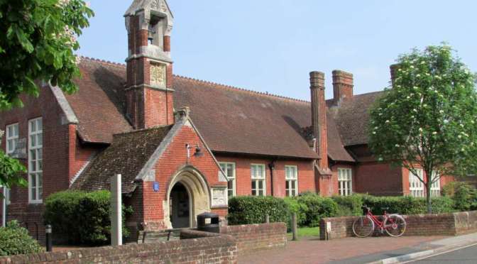 We ❤️ @RomseyLibrary because it has a wonderful layout and selection of books, its bright and cheery, the staff are friendly and helpful and its home is a beautiful Grade II Listed Building.

#ShareTheChange #LibrariesWeek @librariesweek #LoveYourLibrary #romsey