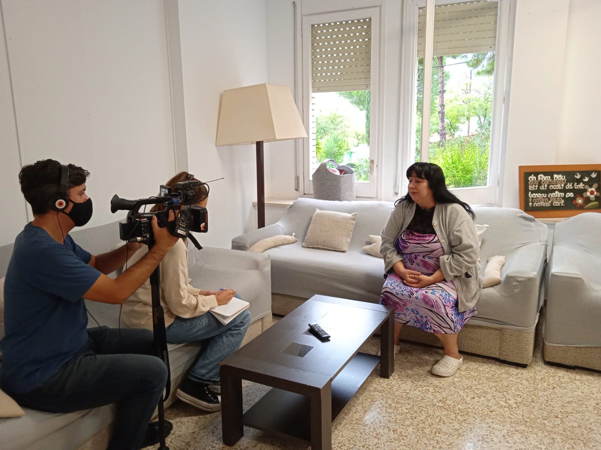 SJD_SS_Bcn's tweet photo. 💜El #CRILaLlavor ha fet un any i els mitjans de comunicació se'n fan ressò! 

@Hlopezvallejo de  @elperiodico entrevista la Lesbia i la Mireia parla amb @basicsbtv

 🙌Que important és poder donar veu a les seves històries i vivències! https://t.co/DPTexe3gVu