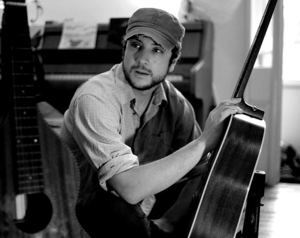 Mae cyfansoddwr caneuon ac aml-offerynnwr o Gaerdydd Gareth Bonello “The Gentle Good” wedi ennill Cymrodoriaeth Creadigol Cymru Cwm Elan. #creativewales arts.wales/cy/newyddion-s…