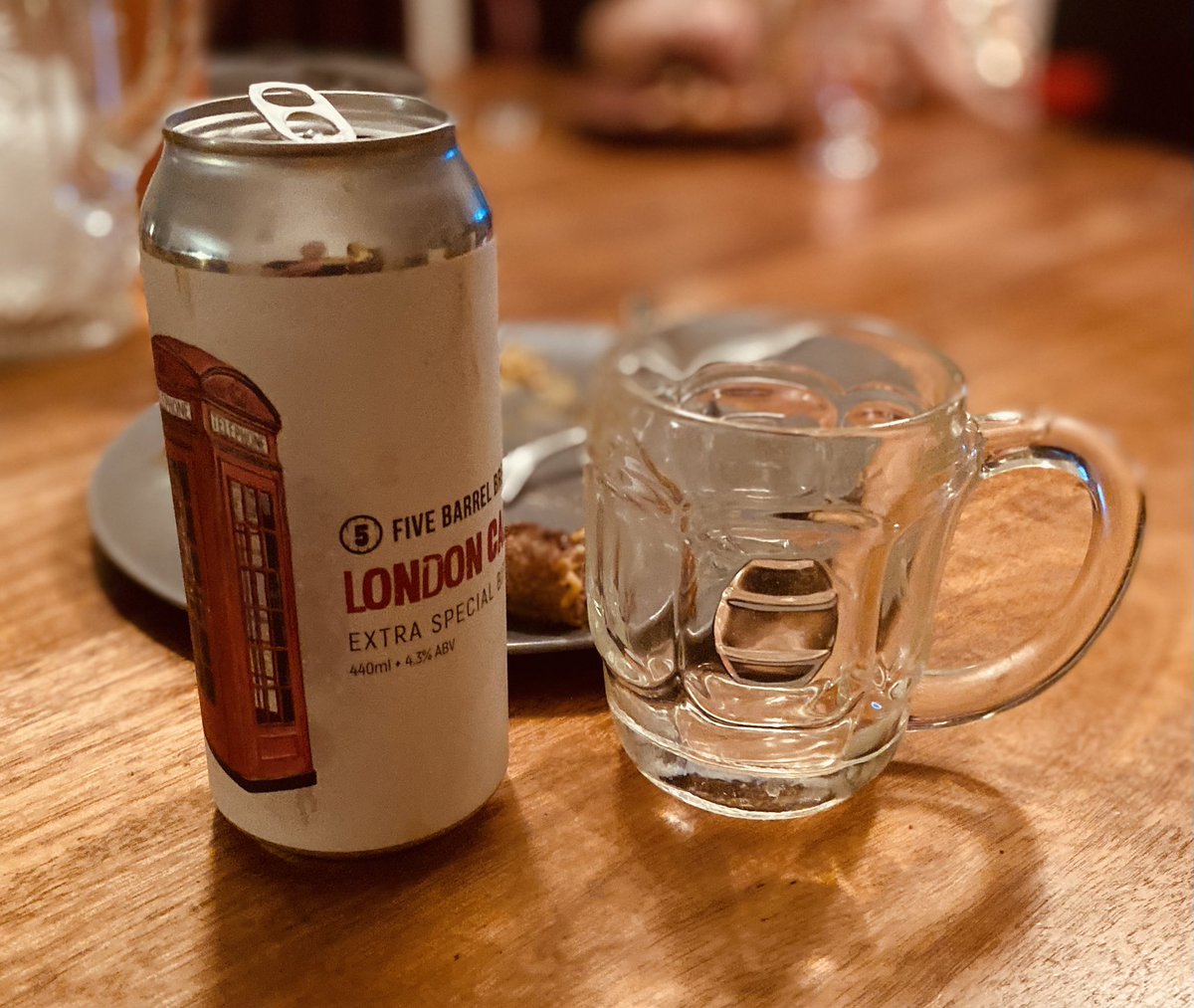 robert_grieves's tweet photo. Just powered through @FiveBarrels English ale, as sooo good. ‘London Calling’ is the bollox! 
Polished off with bangers and mash. https://t.co/vVLJ7pce25