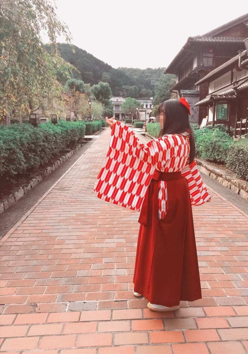 Geranium090's tweet photo. 「明治村」ってとこで素敵なお衣装着せて頂きました(* ´ ▽ ` *)
私のビジュアルはアレなので雰囲気だけ楽しんで頂ければ……！

他にもレトロな建物が沢山あって大変楽しかったです！！ https://t.co/SRdxJofZvc