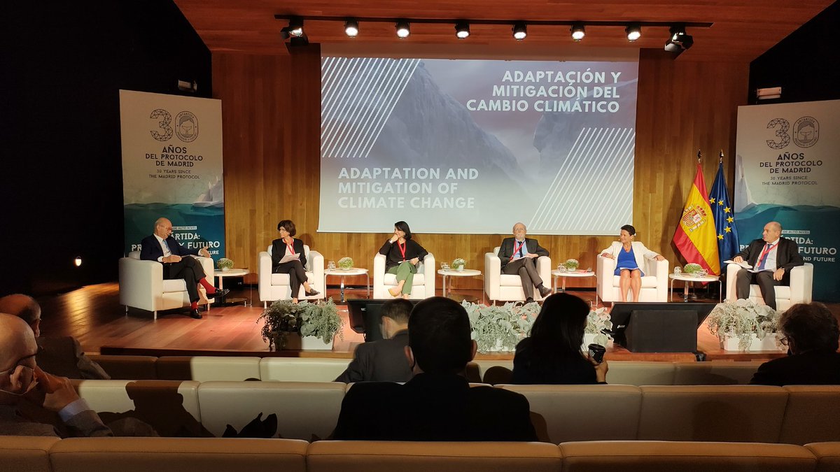 dediu_emil's tweet image. Hans-Otto Pörtner at #MadridProtocol anniversary : can #Antarctica be an example of how we deal with the rest of the planet?
Must act now on 3 interconnected crises: #ClimateCrisis,  #BiodiversityCrisis and #SocietyCrisis

#IPCC