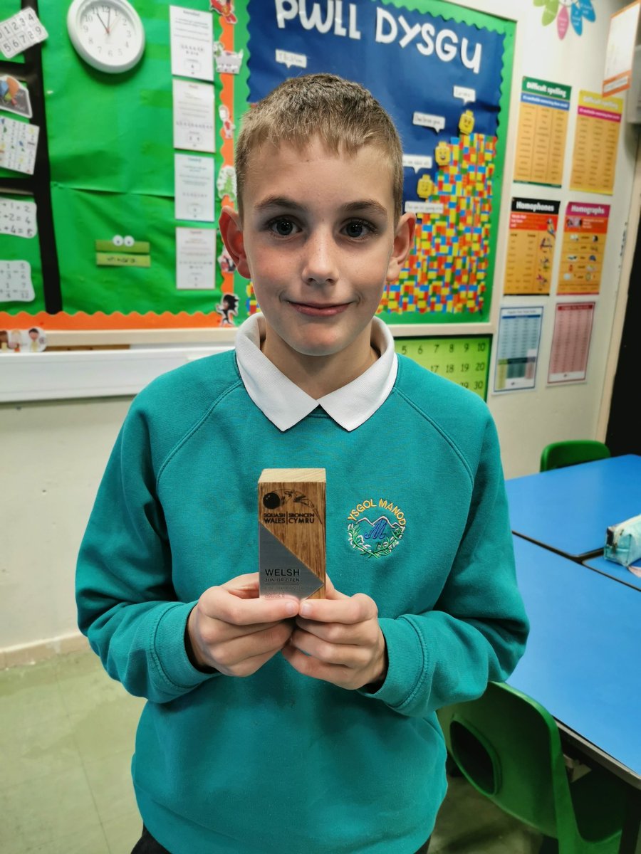 manodDW's tweet photo. Llongyfarchiadau i Leon am ddod yn ail yn gystadleuaeth sboncen @sqwales i lawr yn Gaerdydd dros y penwythnos!🏆

Congratulations to Leon on becoming the boys U11 runner-up in the @sqwales Welsh Junior open this weekend down in Cardiff. 🏆 https://t.co/rwrddrUBwP