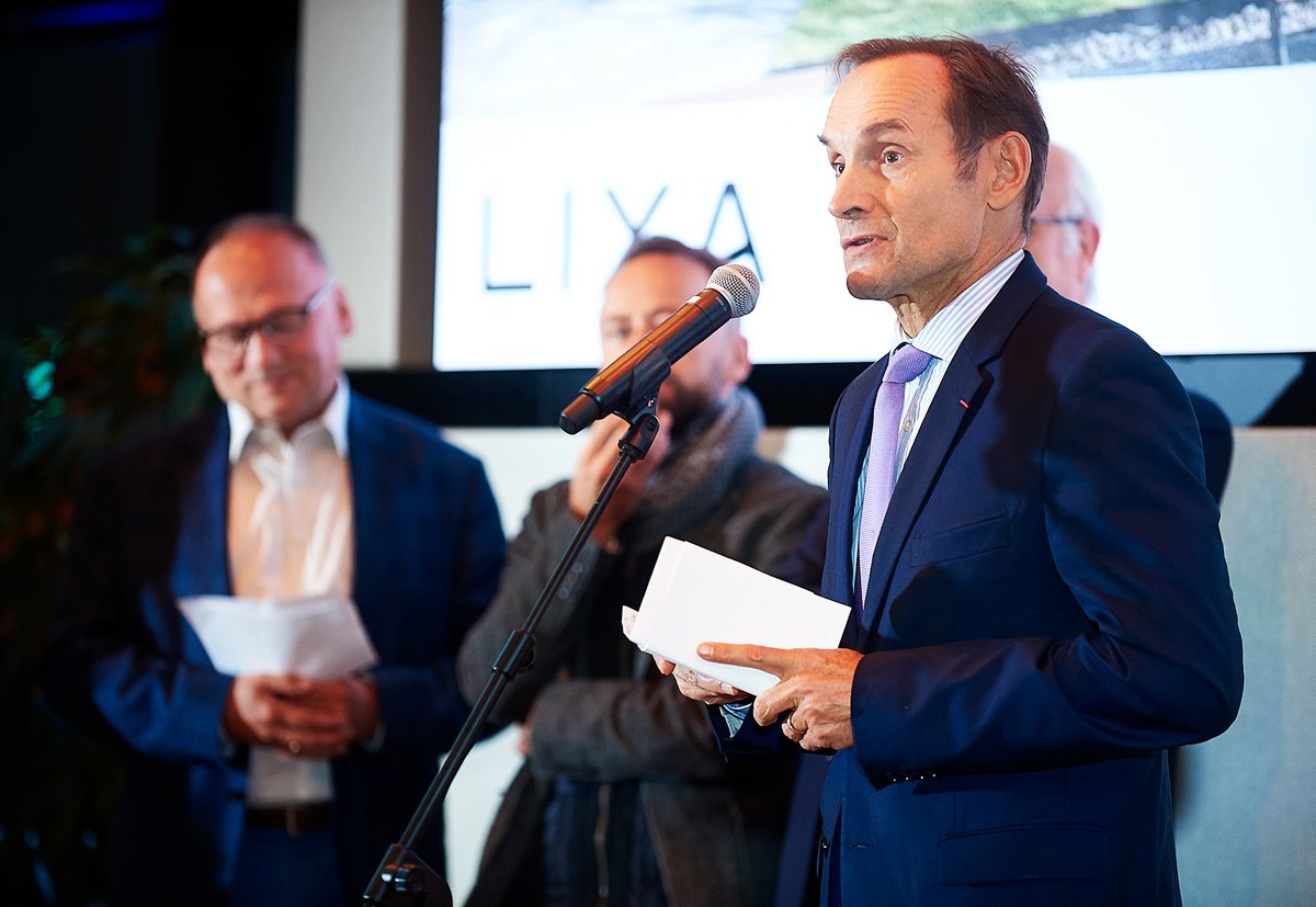 Amb_Francji's tweet photo. Wziąłem udział w inauguracji nowego kompleksu biurowego Lixa firmy #Yareal w @warszawa – nowej znaczącej inwestycji 🇫🇷 w stolicy. @molszew77 https://t.co/YYkMzV6br9