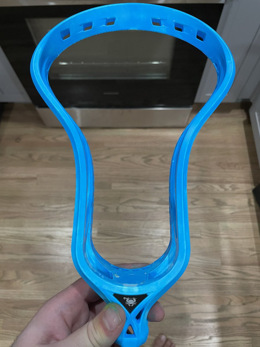 Southern_String's tweet image. That perfect hype blue on this @EastCoastDyes Mirage 2.0. Let’s see what @Jakecarraway19 thinks of the final product