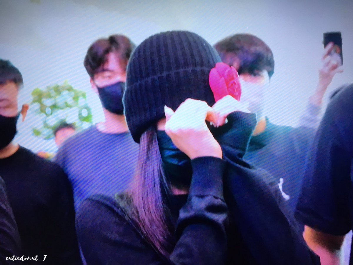 cutiedonut_JENNIE tweet media