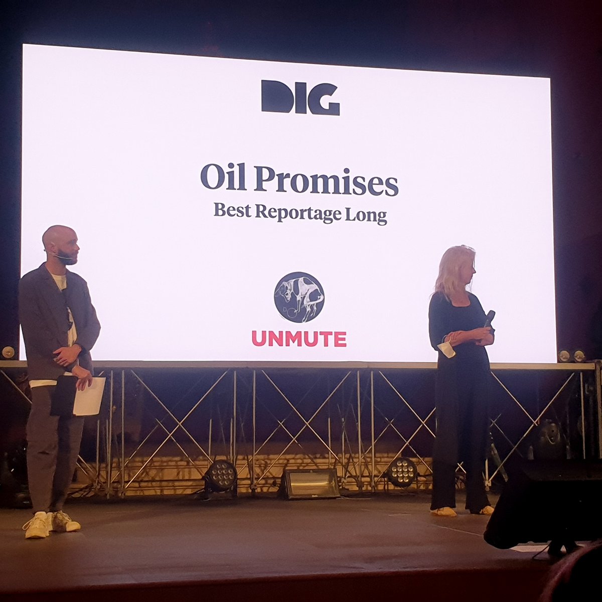 #soproud Our 10-year-documentary about oil in Ghana won 'Best Reportage Long' <a href="/DIGawards/">DIG Festival</a> in Modena! Funded by: <a href="/goetheinstitut/">goetheinstitut</a>, #brotfuerdiewelt and @CED_MEDIA_DE. Congrats to filmmaker Elke Sasse, the team, also <a href="/DeutscheWelle/">DW Deutsche Welle</a> and <a href="/Arisbay/">Arisbay</a>! 💪🏆