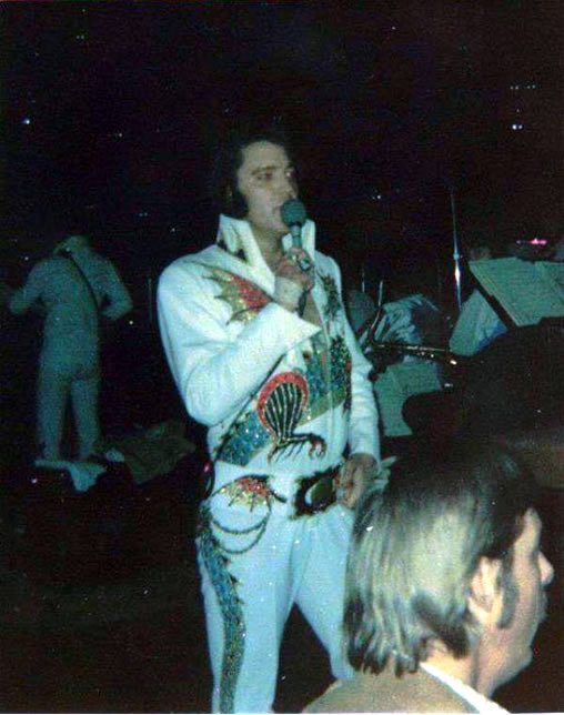 CoryKarma's tweet photo. October 4th 1974 - Detroit, MI
#ElvisPresley 🎶 #OnThisDay 🗓 https://t.co/uWVoawf3fx
