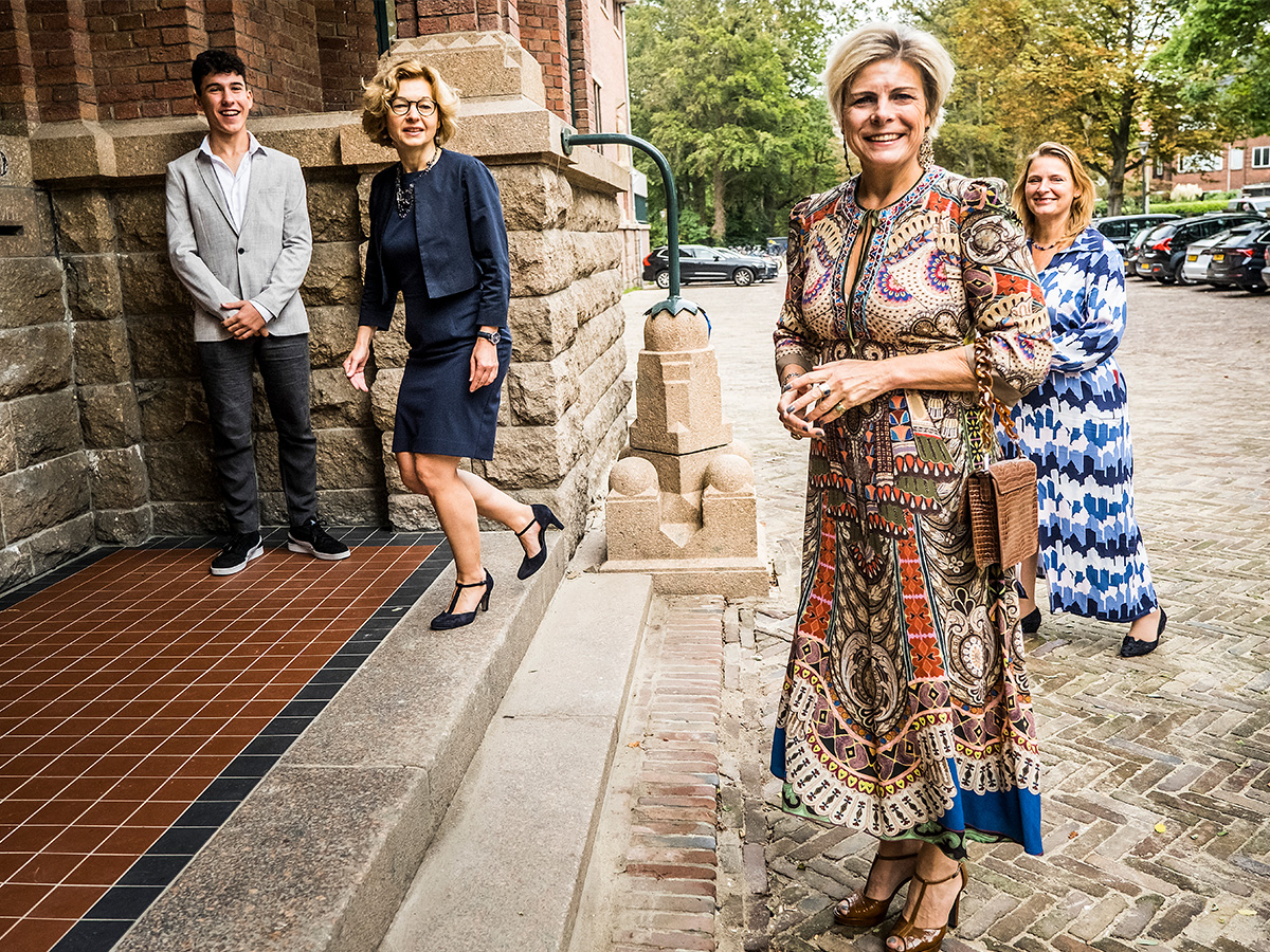 eshthehague's tweet photo. Friday was a special day for students, staff and parents at ESH Secondary, as we welcomed HRH Princess Laurentien to officially open our new school building 🗝️🇪🇺 @koninklijkhuis #ESHSecondary @ScholaEuropaea https://t.co/jUVJd5zn1r