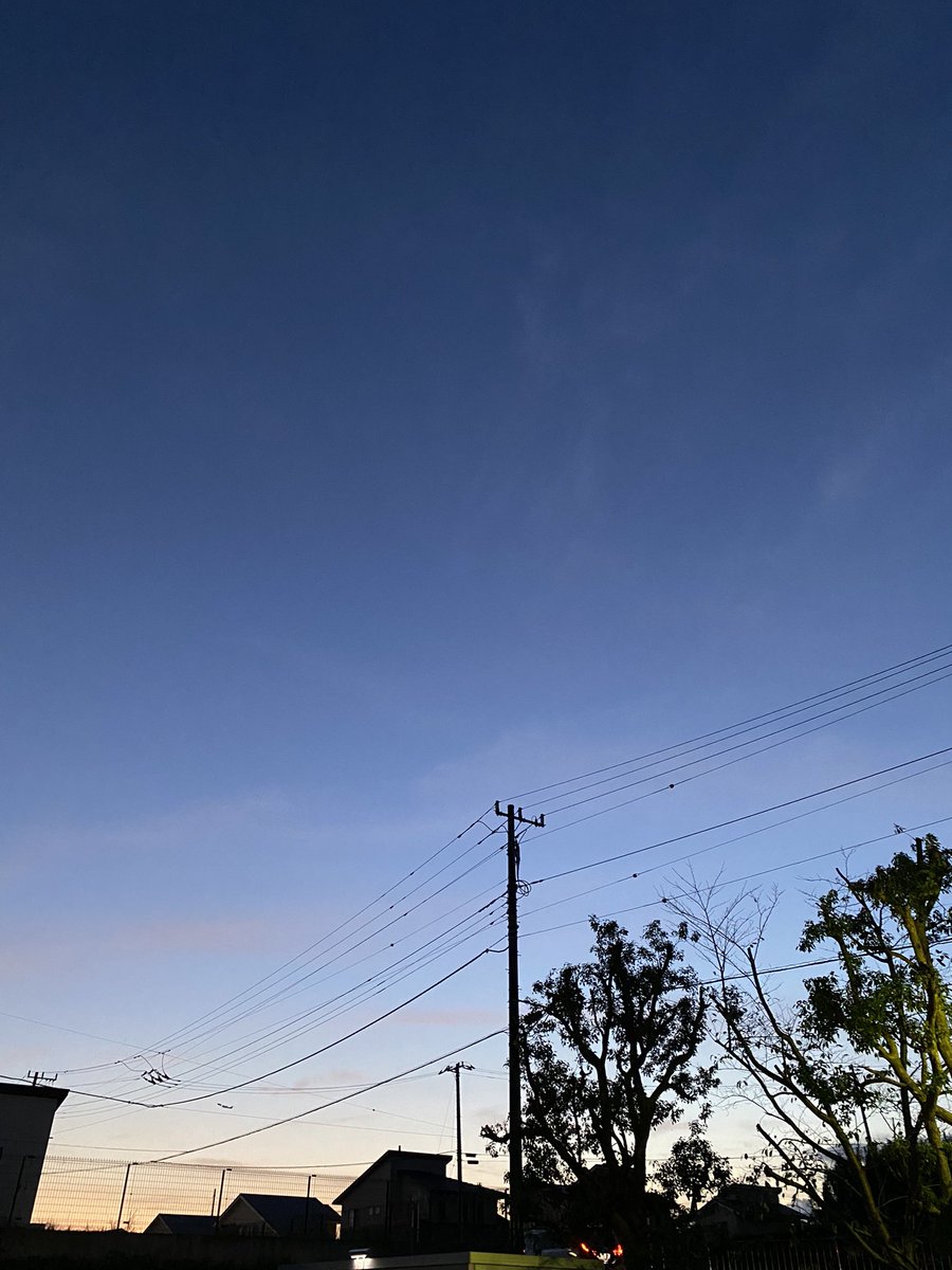 vicbalconyez's tweet photo. 今日の多古町の夕暮れ。
新月まであと2日。
6日㈬多古町町民体育館横芝生にて。
19時~20時。
月夜のヨガしますよー。
#月夜のヨガ #PonoYoga #多古町 #千葉県 #Gonsukeスポーツクラブ https://t.co/2uRLo7pja5