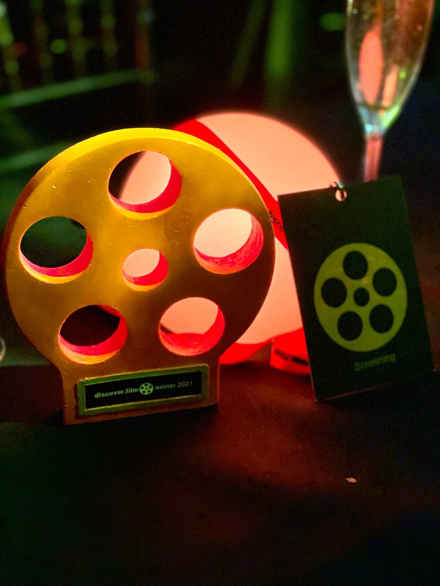 ScreeningShort's tweet photo. We won an award! Massive thanks to @discover_film for a great, great festival 🧡 #DiscoverFilmAwards 

#JoannaHorton @StephenMangan @georgiaEtennant #DavidTennant @jenniefava @deienos https://t.co/gctzgpSkL0
