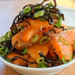 箸が止まらない!絶品簡単料理「無限ネギ塩昆布漬けサーモン」