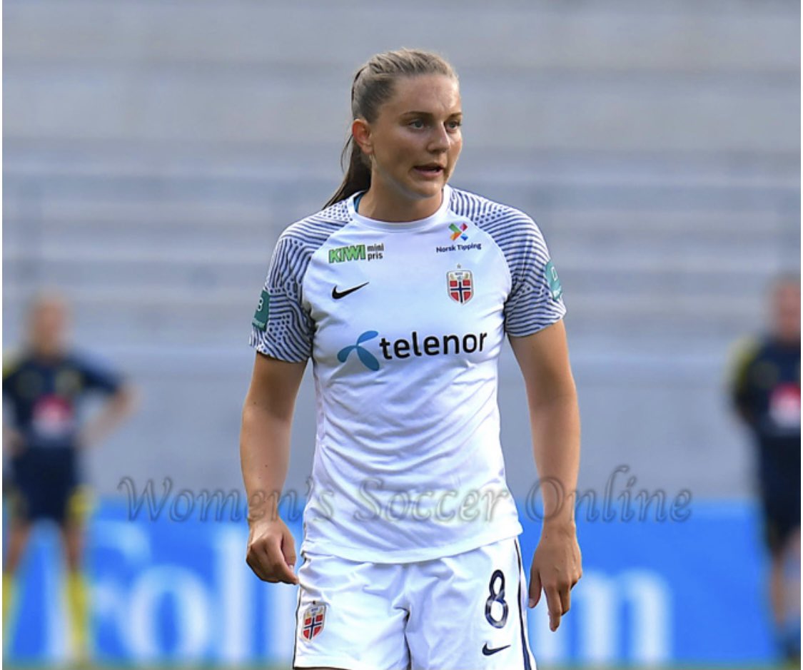 Podcast time folks! What do you want to ask Vilde Bøe Risa about her mastering the midfield? Me and <a href="/amandaezaza/">Amanda Zaza</a> will be recording with Vilde on Thursday. 

Send in your questions - DM <a href="/theirpitch/">THEIR PITCH</a> or write here 👇

📸 <a href="/PSonander/">Peter Sonander</a>