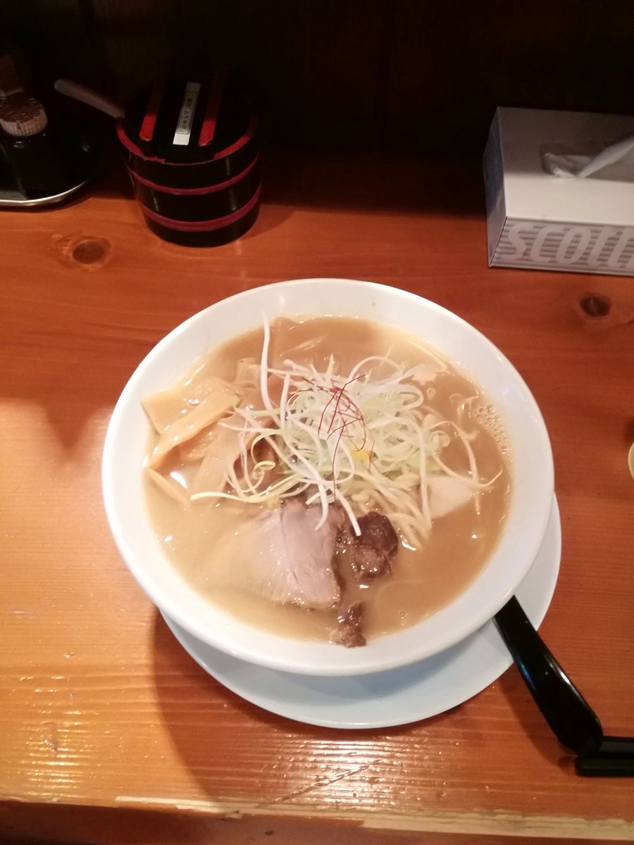 TwJine's tweet photo. お腹空いた!ラーメン求めて何処までも。
もはやメンエス垢でなくラーメン垢になってきた。
東三国のラーメン研究所。
豚骨と魚介の合わせスープが良いバランス。あとメンマタップリで個人的にポイント高かった。
#ラーメン研究所 https://t.co/ZccVUZsAPi