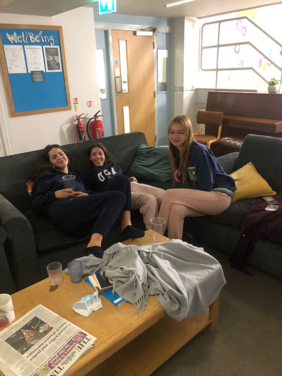 ToynbeeH's tweet photo. On Saturday night the girls had a well deserved rest with some mocktails and chill with the @Aberdeen_House1 girls. https://t.co/rkfU2yvfHg