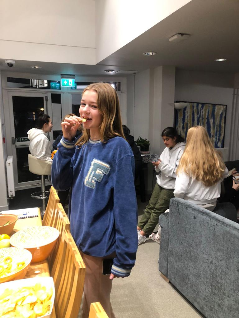ToynbeeH's tweet photo. On Saturday night the girls had a well deserved rest with some mocktails and chill with the @Aberdeen_House1 girls. https://t.co/rkfU2yvfHg