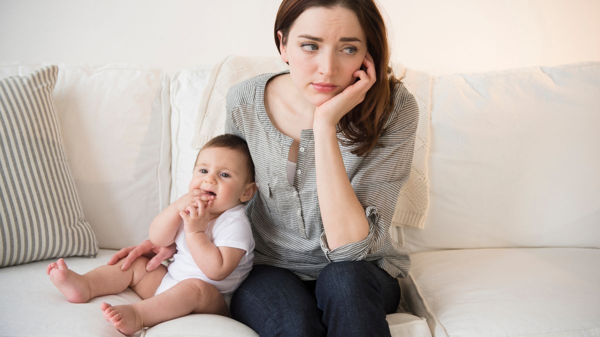 Грустный малыш. Одинокий ребенок. Одиночкой она не может ребенку. Одиночкой она не может ребенку. Страх одиночества.