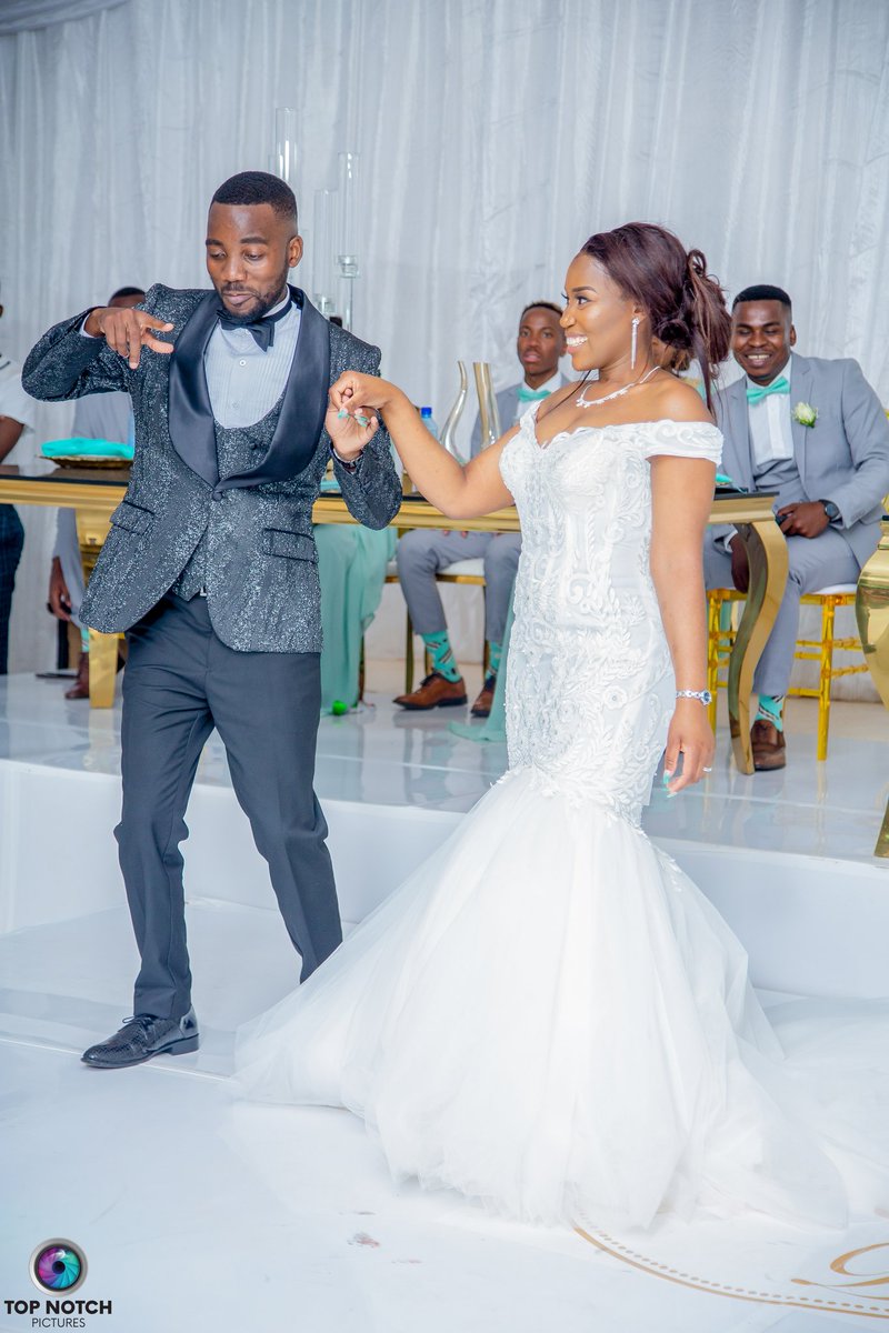 Anzaniephotogra's tweet photo. A beautiful union

Bride: Xoliswa
Groom: Dultan

Venue: @therichards_weddingvenues
Deco: @mafhodo_events 

#topnotch #venda #tshakhuma #dzananwa #studio #love #story #gowns #love #story #topnotchweddings #topnotchevents #vendaweddingsphotographer https://t.co/vXTr8AC72u