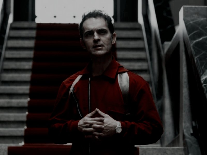 ㅤㅤㅤ 

      𝔼ℕ 𝔹𝕌𝕊ℂ𝔸 𝕐 ℂ𝔸ℙ𝕋𝕌ℝ𝔸

        ⤹⤹ Supervisor.
        ⤹⤹ Le gusta su posición de poder.
        ⤹⤹ Humor Negro.
        ⤹⤹  FC: Pcdro A.

  ⤹ ¿яτ?
ㅤ