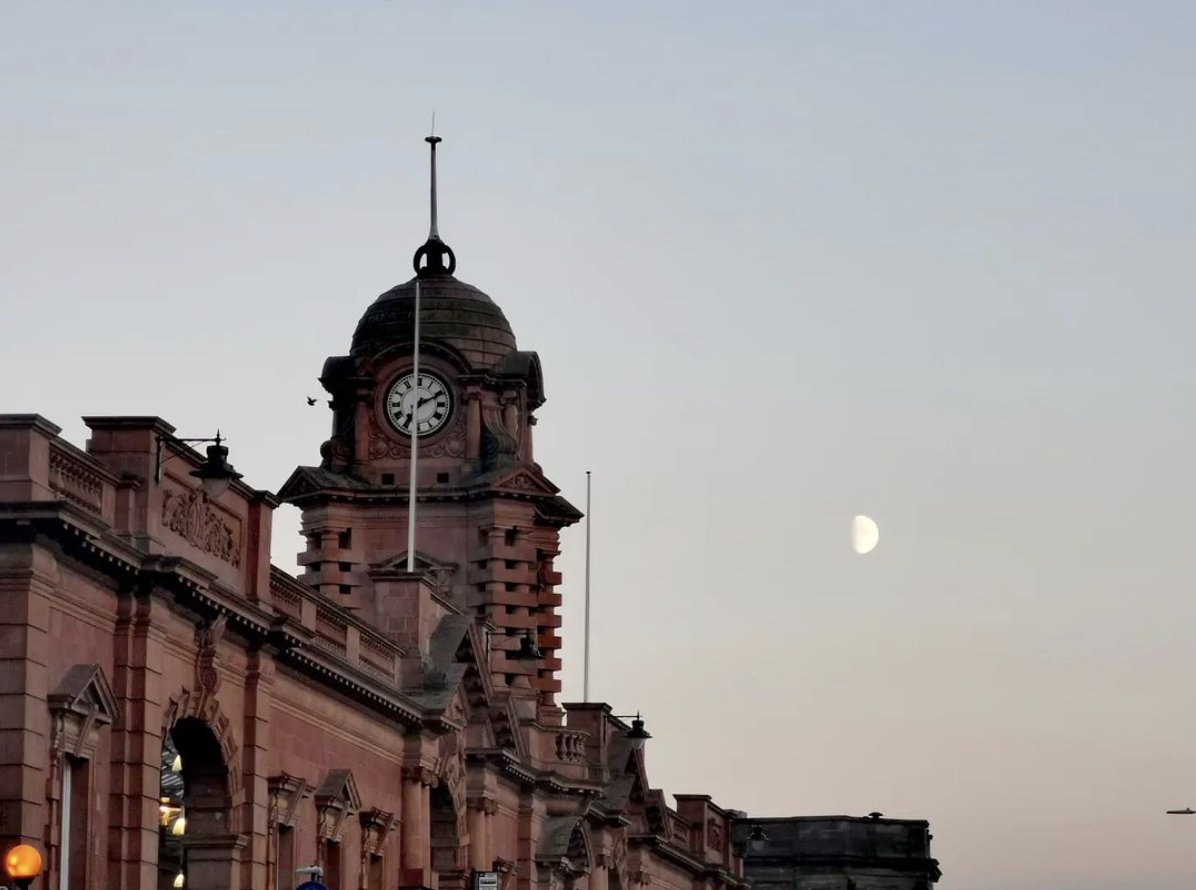 EastMidRailway's tweet image. What a 📷 of Nottingham Station by (IG)amyjordan7856 

Which is your favourite season to travel? 🌙

#EMR #YesEMR #Railways