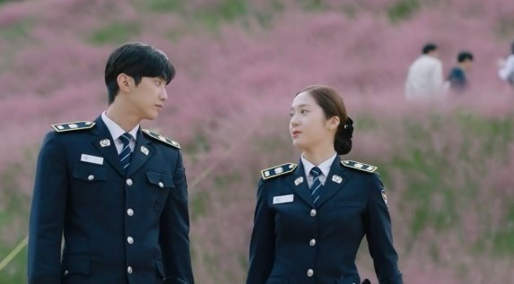 withdramas's tweet photo. I take this as a date... They both are soo adorable.. They know exactly how to flutter my heart 😍

#PoliceUniversityEp15 #PoliceUniversity https://t.co/jR4LzAQHwg
